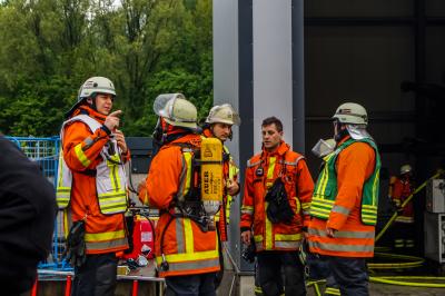 Backnang: Trockungsanlage im Klaerwerk Oberschoental geraet in Brand - 100.000 Euro Sachschaden - Feuerwehr mit Grossaufgebot vor Ort